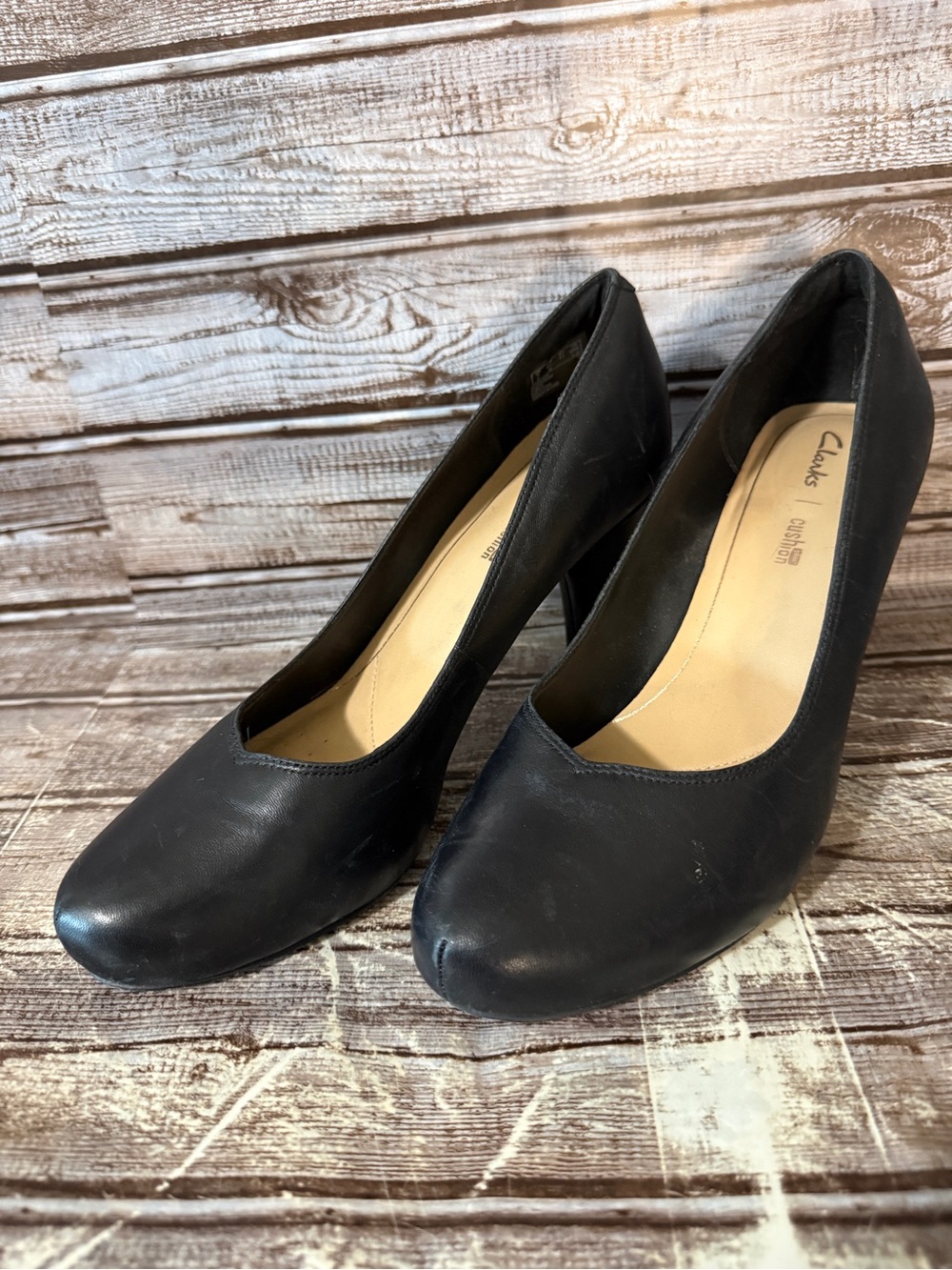 Clarks Black Leather Round-Toe Women’s Pumps 9-1/2 M